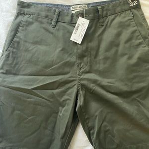 Billabong mens shorts green NWT 32
